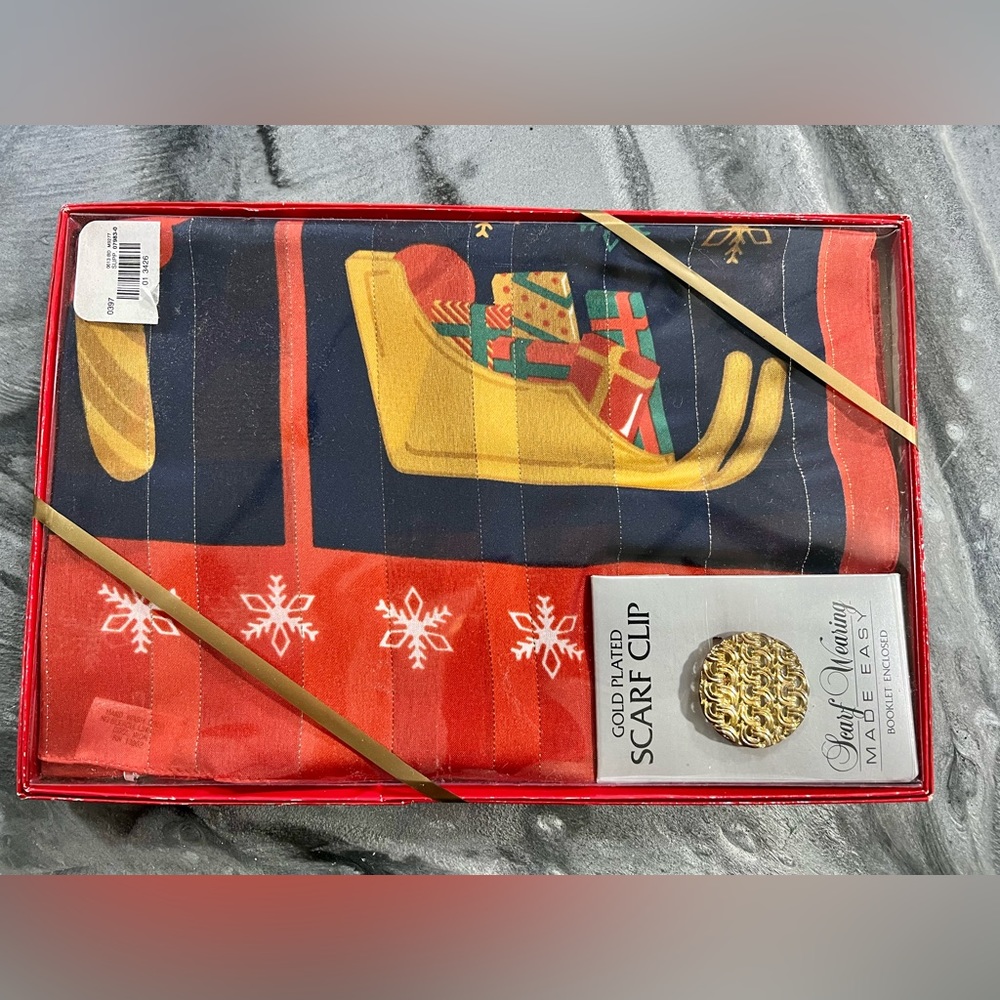 New in Box Vintage Christmas Collection Scarf Set W/Clip/Pamphlet Made In Italy!